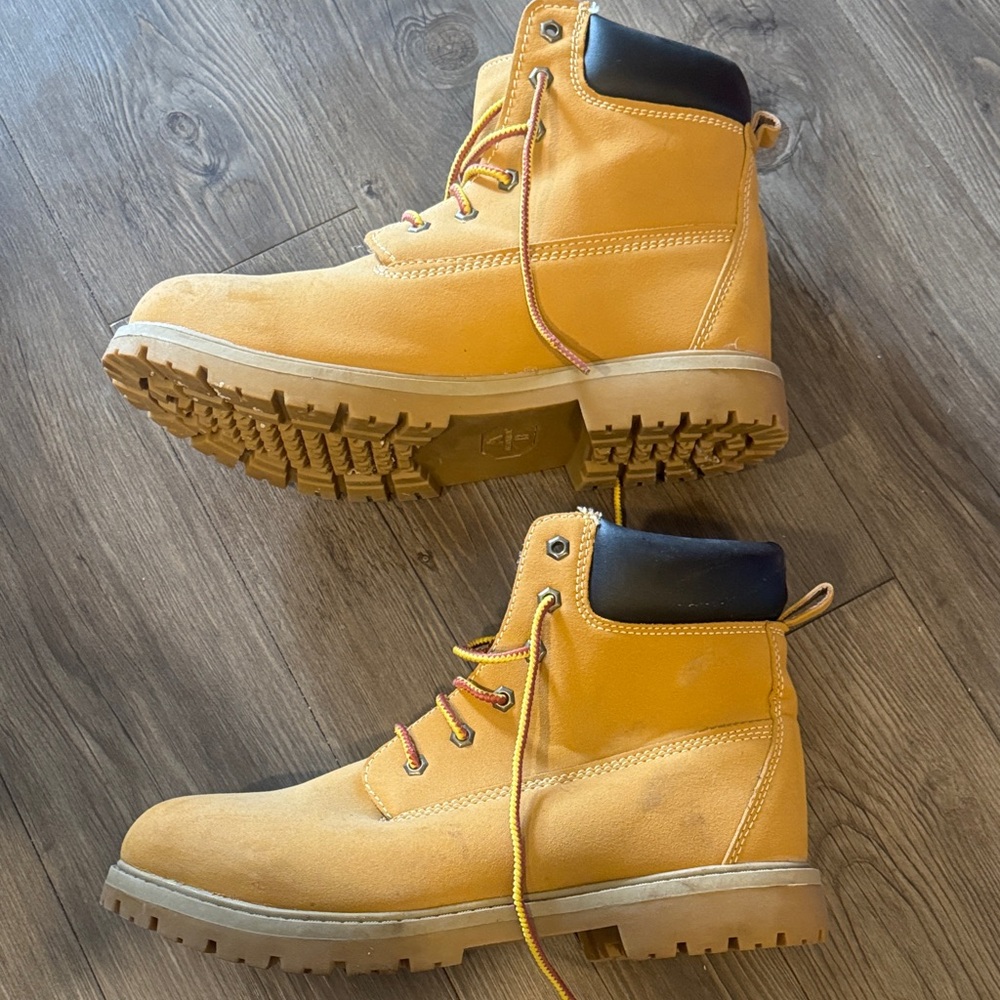 Ozark Trail Men's Yellow and Black Boots. 13. Like New!! - Picture 4 of 6